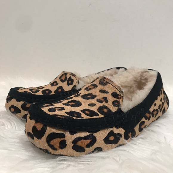 UGG Shoes - UGG Women’s Ansley Calf Hair Leopard Slippers Size 6